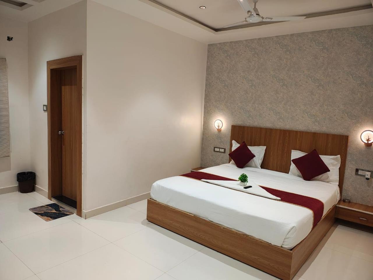 The Golden Palm Khajuraho酒店 外观 照片